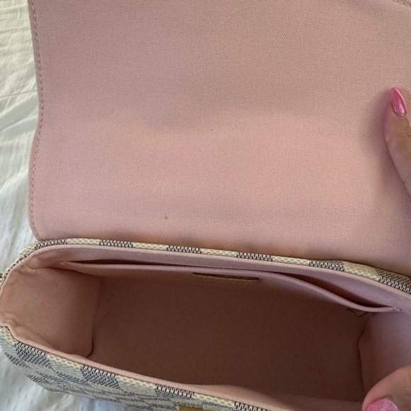 Louis Vuitton Croisette in Damier Azur - Picture 7 of 11